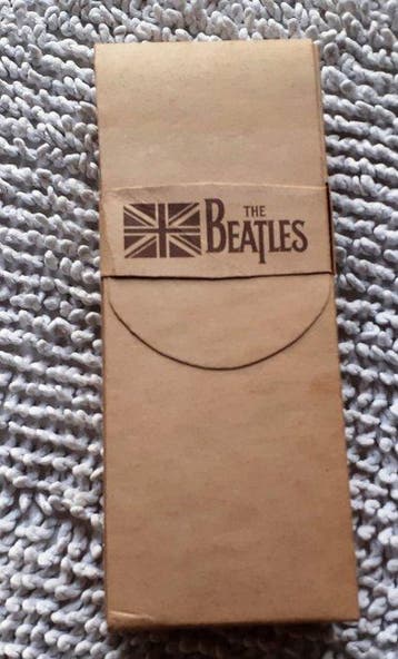 The Beatles Limited Edition Apple Watch” In Wooden Guitar, Nieuw in verpakking