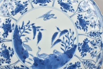 Schotel - A CHINESE BLUE AND WHITE LOTUS FORM / POMEGRANATE, Antiek en Kunst