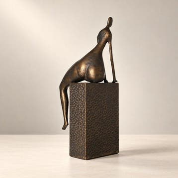 Beeldje - Zittende vrouw, bronskleurig - Aluminium