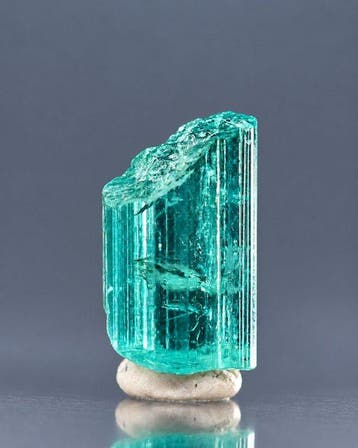Luxueus PARAÍBA Tourmaline-kristal • 0,65 ct • Aqua Blue &