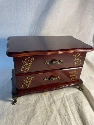 No Reserve Price - Sieradendoos - Prachtig dressoir, poten