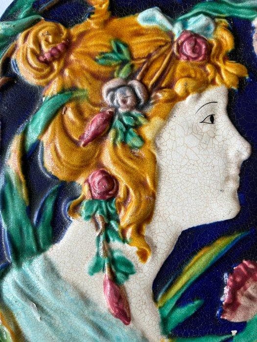 Relief, Vrouwenbuste - 29 cm - Majolique, Antiquités & Art, Art | Objets design