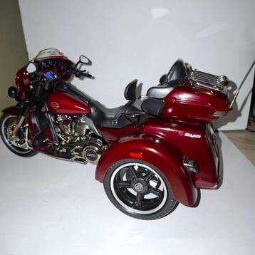 Maisto 1:12 - Moto miniature - Harley-Davidson Tri Glide CVO, Nieuw