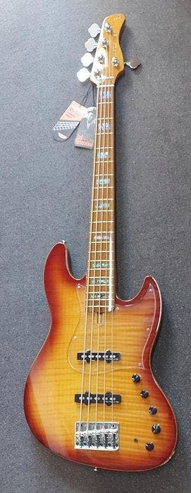 Sire Marcus Miller - V10 Swamp Ash 5-string sunburst - -, Muziek en Instrumenten, Snaarinstrumenten | Gitaren | Akoestisch