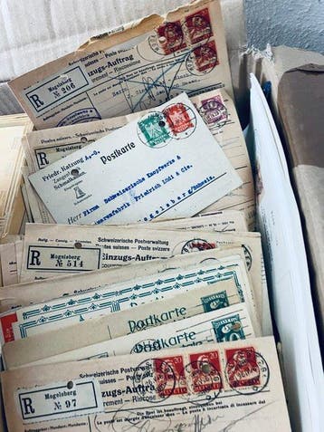 Monde - Boîtes de déménagement - liquidation d’entrepôt,, Gestempeld