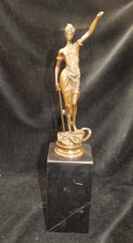 Naar Mayer - sculptuur, Fraai Sculptuur van Vrouwe Justitia