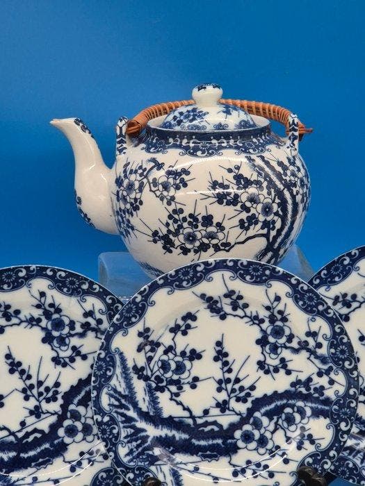 Japan – Tee-Service mit floralen Dekor – Porzellan blau-weiß, Antiquités & Art, Antiquités | Meubles | Tables