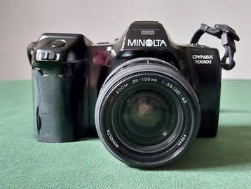 Minolta Dynax 7000i + AF Zoom 3.5-4.5/35–105mm + Accessories