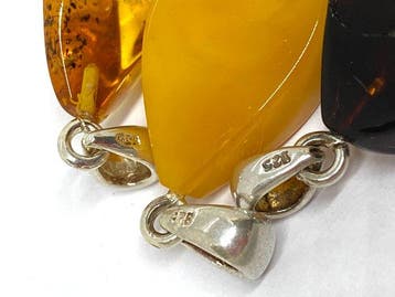 Trio de pendentifs en ambre balte : Cerise, Miel et Caramel