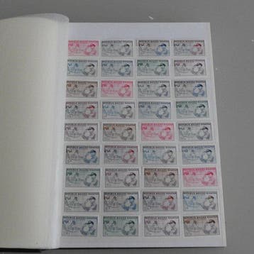Monde - Collection mondiale de timbres en état neuf