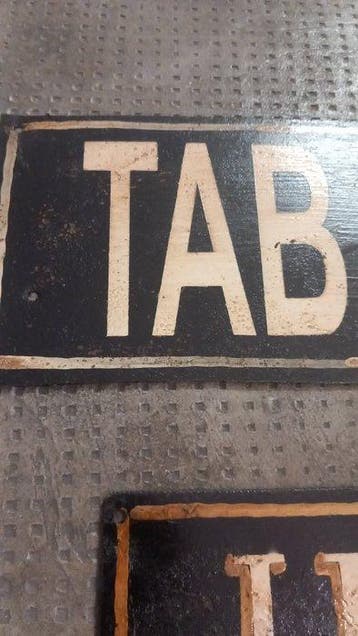 Borden - Tabak en Likeuren - Reclamebord (2) - IJzer