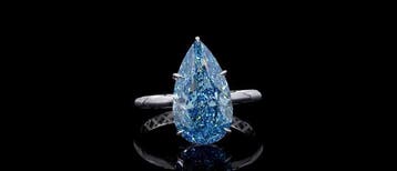 Ring - 14 karaat Witgoud - 5.40ct. tw. Blauw Diamant (Fancy, Nieuw