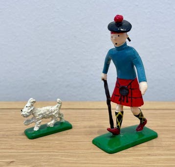 Figurine - Tintin en Ecossais avec Milou - lIle Noire -