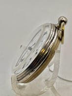 Cilindro Metallo argentato . 4 Rubis . Con chiavetta antica