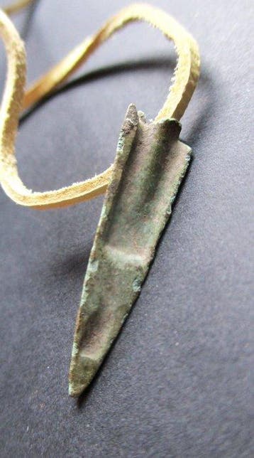 Grec antique mycénien Bronze Pendentif en pointe de flèche -