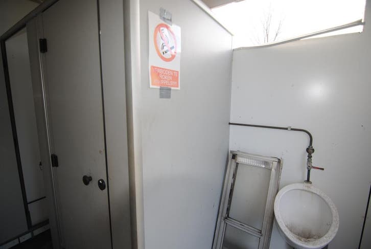 Toitletunit 3x2,4m. HS-1253, Articles professionnels, Machines & Construction | Abris de chantier & Conteneurs, Enlèvement ou Envoi