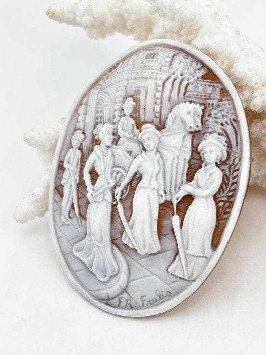 CASSIS MADAGASCARIENSIS - Cameo - Handgesneden camee, Bijoux, Sacs & Beauté, Bijoux anciens