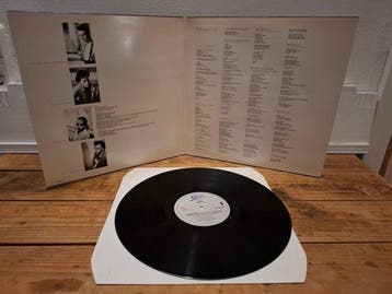 Sade, Enya - 4 LPs = Promise; Diamond Life; Watermark;