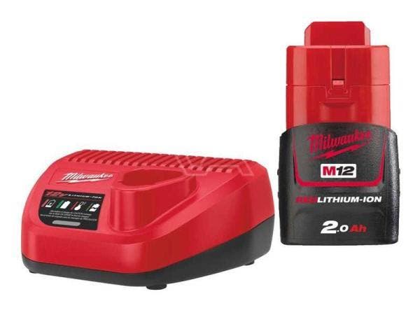 Veiling - Milwaukee 2Ah accu + lader, Autos : Pièces & Accessoires, Batteries & Accessoires