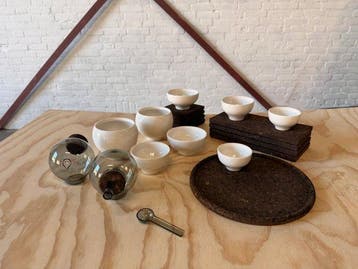 Maarten Baptist - JADE coffee cups - dark brown coasters -, Antiek en Kunst