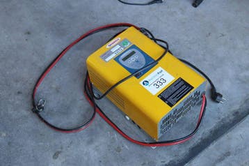 Veiling: Acculader Hawker 24V, Zakelijke goederen, Machines en Bouw | Overig, Ophalen