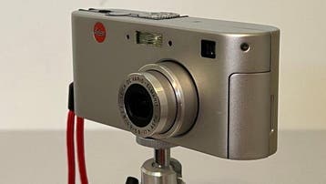 Leica D-Lux (2003) - Digital Camera - Complete Red Leather