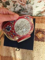Bol - Porcelaine - Un bol en famille rose, fond rubis,
