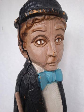 Sculpture, Charlie chaplin beeld wijnkist - 45 cm - Bois