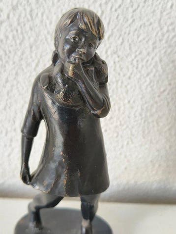 janneke Ros - Janneke Ros - sculptuur, Duimend Sophietje -