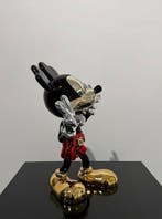 Van Apple - World Love - Mickey Red