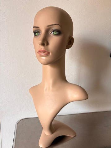 Mannequin - Iconic 1970s–80s Female Mannequin Bust – Extra