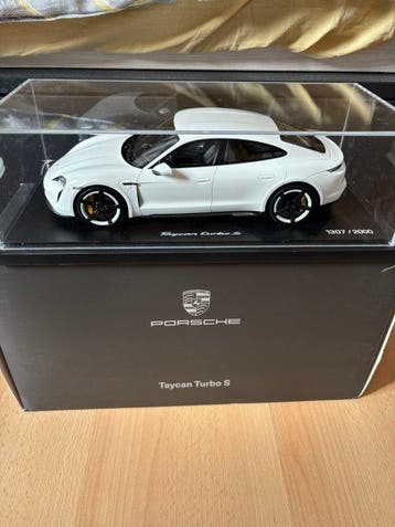 1:18 - Model sportwagen - Porsche Taycan Turbo S