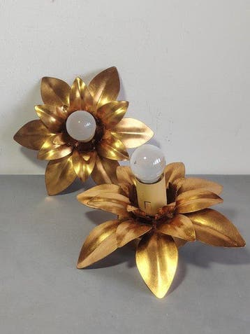 Hollywood Regency style wall lamps from the 1970s. -