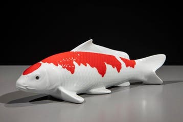 Porcelaine, Un okimono en porcelaine finement modelé
