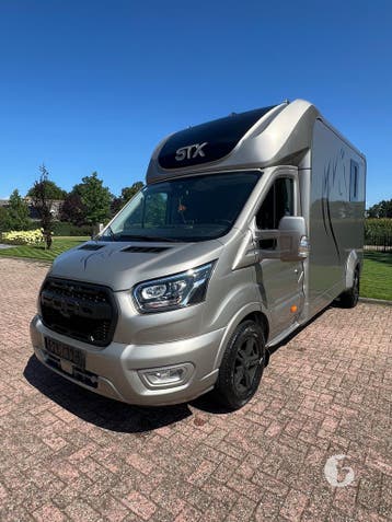 Uniek! Luxe STX Ford paardencamionette uit 2022!, Dieren en Toebehoren, Ophalen, Zo goed als nieuw, Aluminium, 2-paards trailer