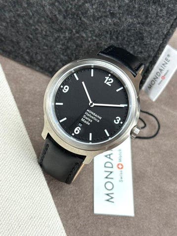 Mondaine - Helvetica No1 Bold Date - Zonder minimumprijs -, Nieuw
