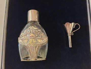 Snuiftabak-fles (2) - .835 zilver - Fles parfum + trechter