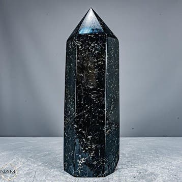 Natuurlijke zwarte toermalijn obelisk – Bewaker van kracht