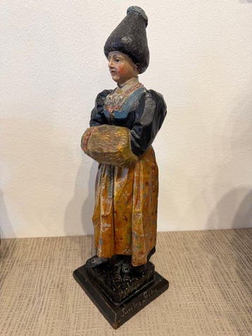 sculptuur, Bäuerin im Blumenkleid - 33.5 cm - Polychroom