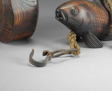 Hangende pothaak met karper en pothook - Keyaki-hout,