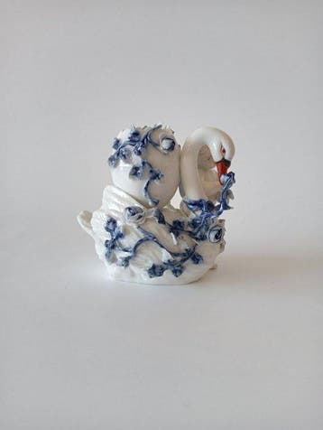Sitzendorf - Beeldje - Cherub with Swan - Porselein