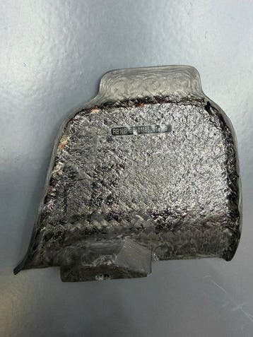 Carbon paneel (1) - red bull - 2021 umbilical plug Cover