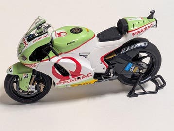 Minichamps 1:12 - Moto miniature - Ducati Desmosesici GP11, Nieuw