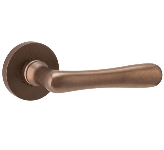 Deurklink op geveerd rozet Linea/Vivo messing antiek brons, Doe-het-zelf en Bouw, Overige Doe-Het-Zelf en Bouw, Nieuw