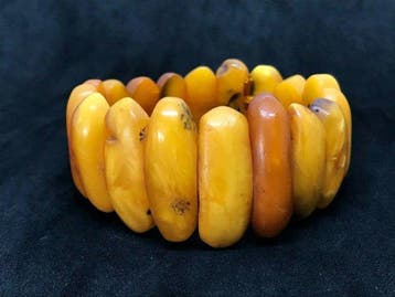 Authentieke oude Baltische amber sieraden - eierdooier