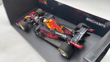 Minichamps 1:18 - Modelauto - Red Bull Racing RB16