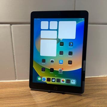 Apple iPad (5th Generation) 128GB Wifi - Mobiele telefoon, Nieuw