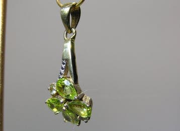 Peridot Hanger - Hoogte: 28 mm - Breedte: 12.5 mm- 2.2 g -, Collections