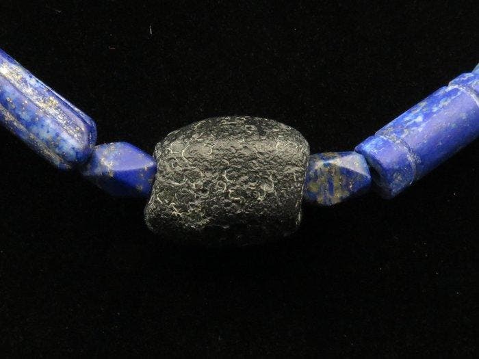 Oud-Bactriaans Ketting gemaakt van lapis lazuli en stenen, Antiquités & Art, Antiquités | Autres Antiquités