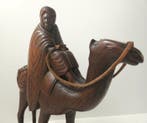 Sculpture, Bedouin op kameel - 39 cm - Bois - 1950, Antiquités & Art